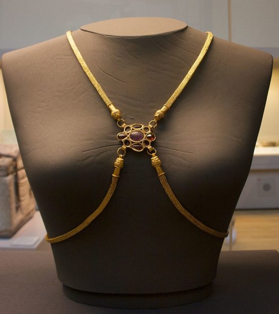 Frontal view of the gold body chain from the Hoxne Hoard. Photo Credit