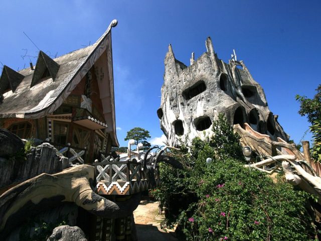 In 2009, the guesthouse was listed as one of the world’s ten most “bizarre” buildings in the “Chinese People's Daily“. Photo Credit