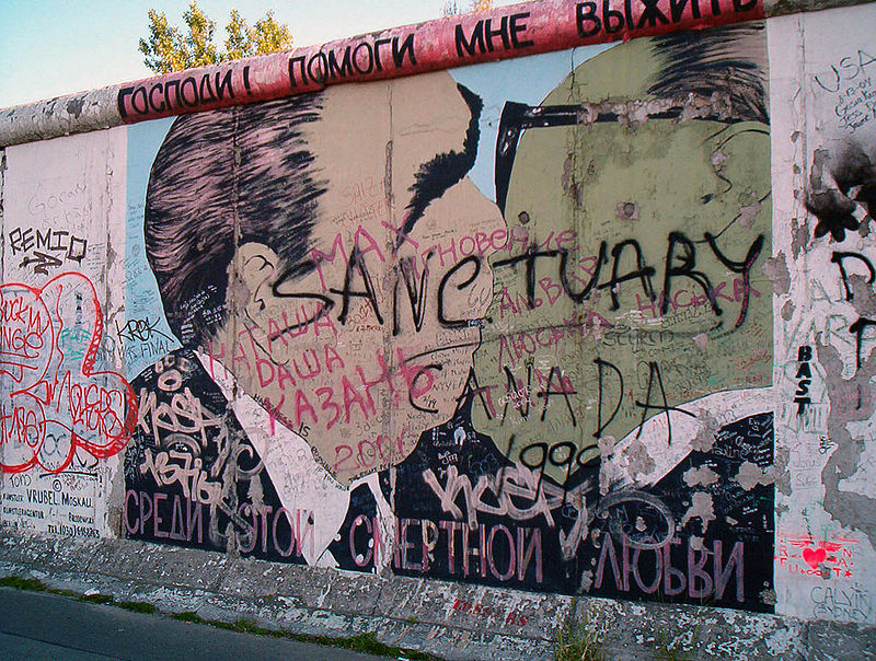 Picture of two Eastern Bloc leaders kissing, on the Berlin Wall