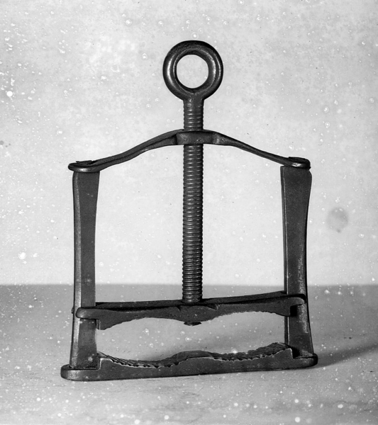 Thumbscrew from the Prisongate in The Hague. 1926. Photo Credit