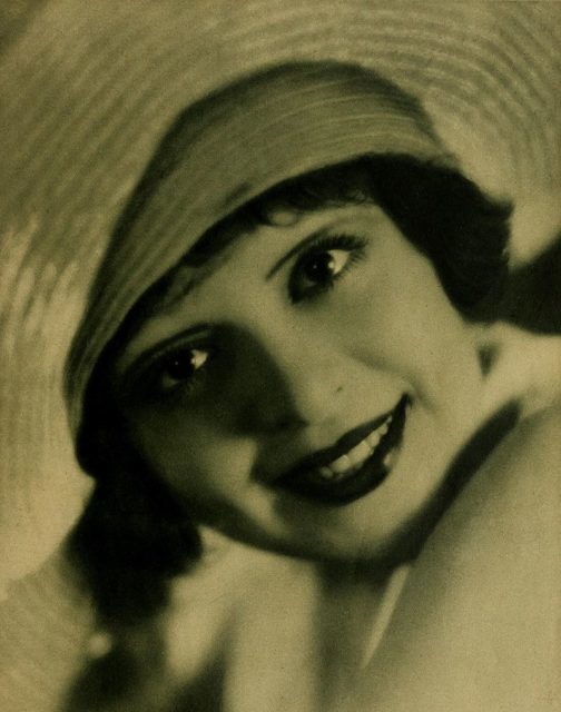 Clara Bow CINELANDIA magazine Photo Credit