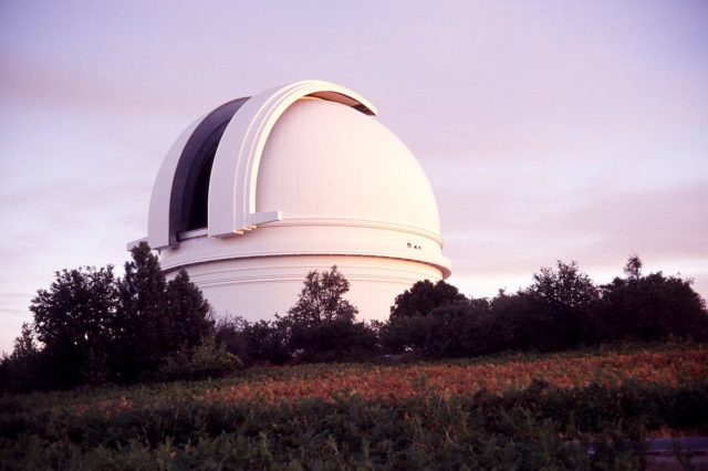 1200px-p200_dome_open