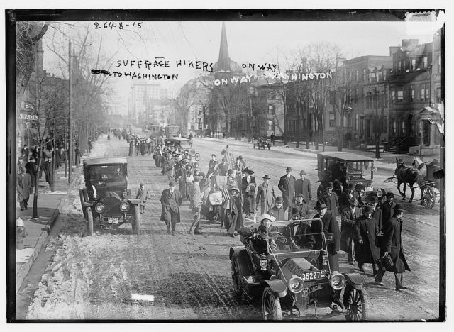 Suffrage hikers on way to Washington 1913 Photo Credit