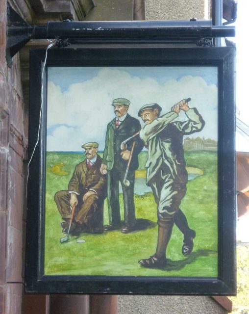 Pub sign on the Golf Tavern on Bruntsfield Links. Photo credit