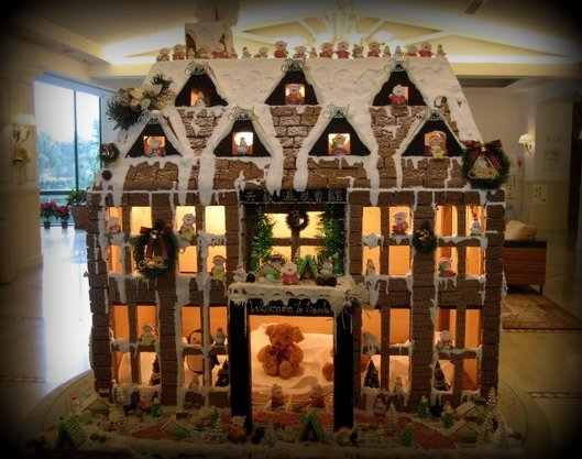 gingerbread-house-was-first-brought-to-america-by-german-settlers-and