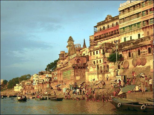 It is located near the Ganga River on its eastern bank. Photo Credit