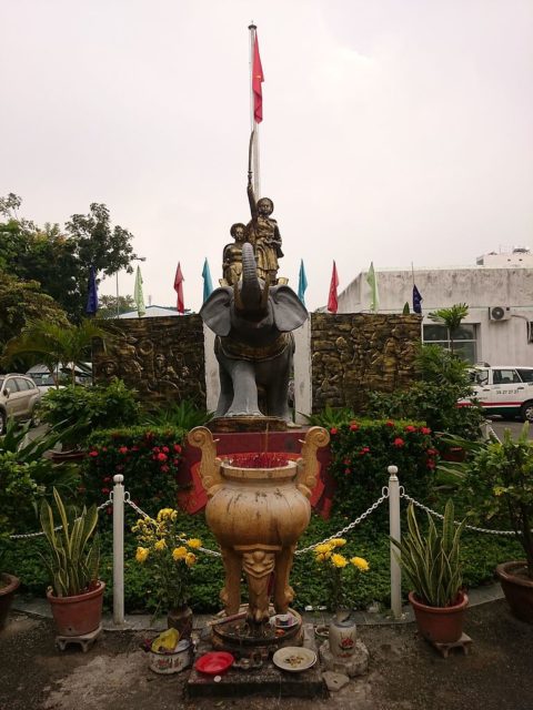 Statue of the Trưng Sisters inside Trưng Vương Emergency Hospital in Ho Chi Minh City.