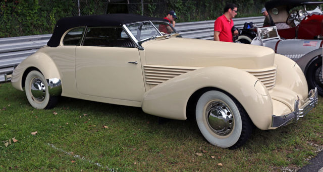 1937 Cord 812 Photo Credit