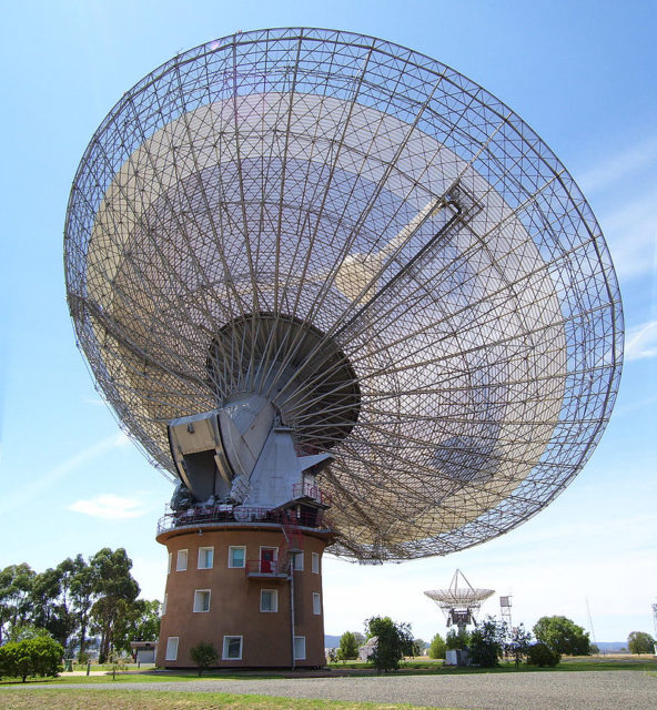 The Parkes radio telescope can tilt 60° from vertical and would take 15 minutes to perform a 360° rotation. Photo Credit