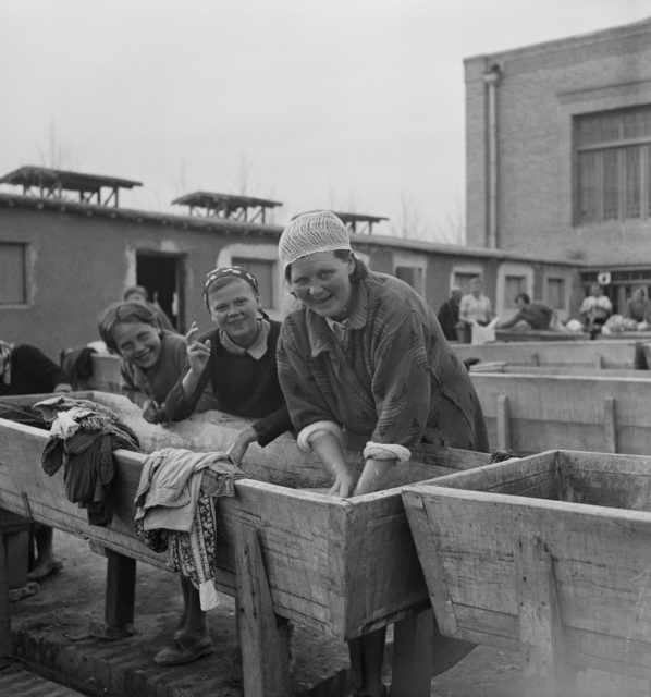 Polish-women-do-laundry-at-a-Red-Cross-camp. Photo Credit