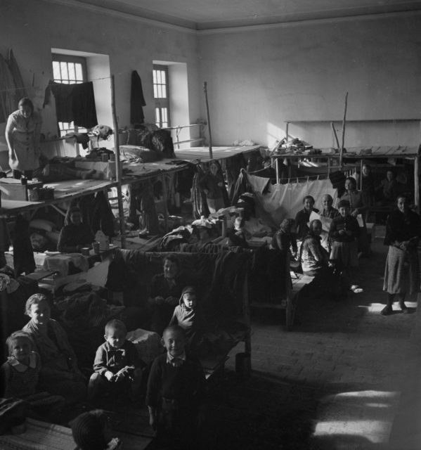 Polish-refugees-in-a-camp-on-the-outskirts-of-Tehran Photo Credit