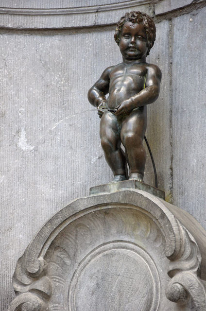 596px-bruxelles_manneken_pis