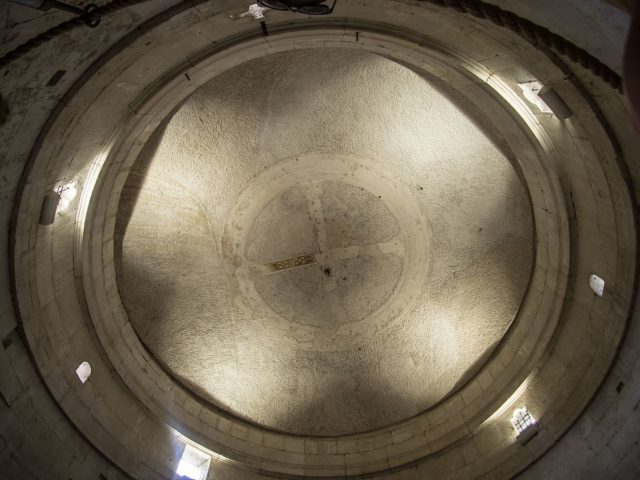 Inside top level with cracked roof stone. Photo Credit