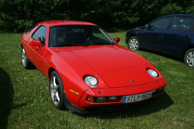 Porsche 928 Photo Credit