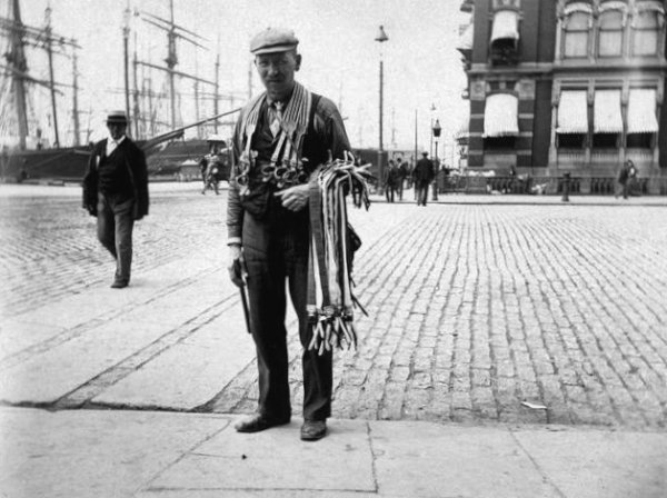 Braces peddler. Photo Credit