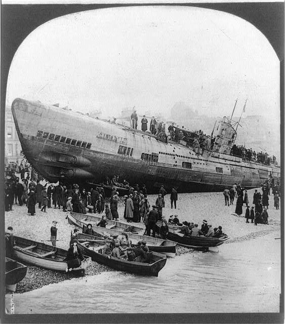 SM U-118 crowded with tourists