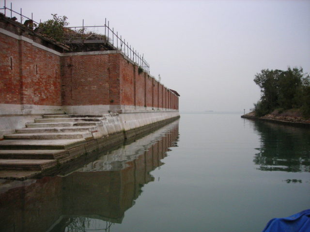 Isola di Poveglia. Photo by Angelo Meneghini CC BY-SA 3.0