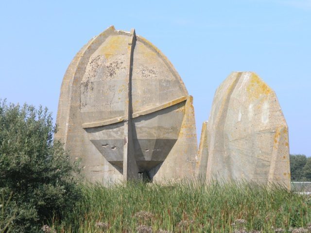 Sound Mirrors at Denge. Photo by Hywel Williams CC BY-SA 2.0