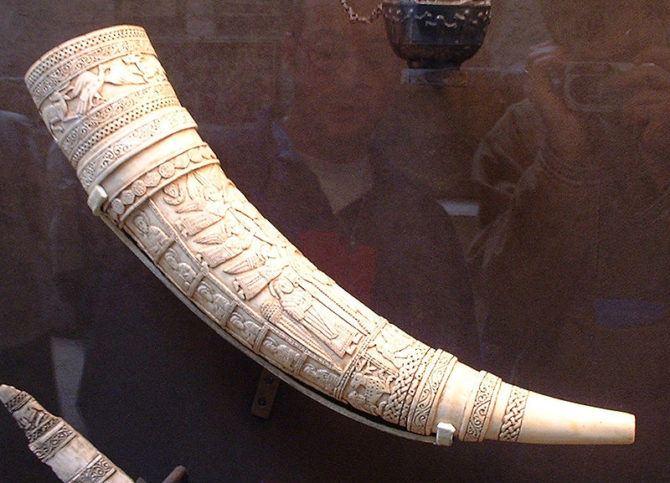 Olifans Instruments Oliphants: Ivory instruments made from elephants' tusks used by ...