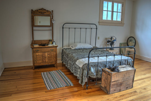 Upstairs bedroom in the Swan House. Photo Credit