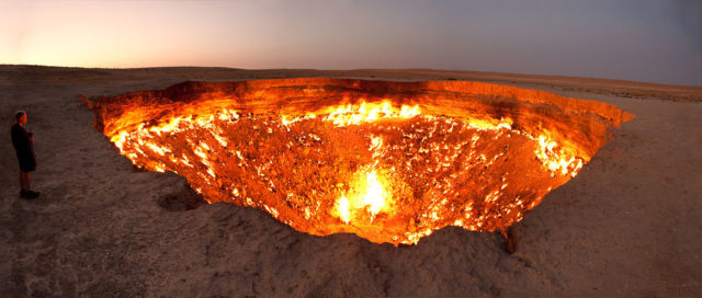 The Door to Hell, a burning natural gas field in Derweze, Turkmenistan. – By Tormod Sandtorv – CC BY-SA 2.0