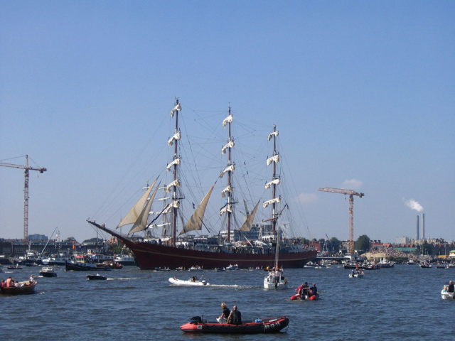 Chaos on the water during the Sail-in of 2005  photo credit