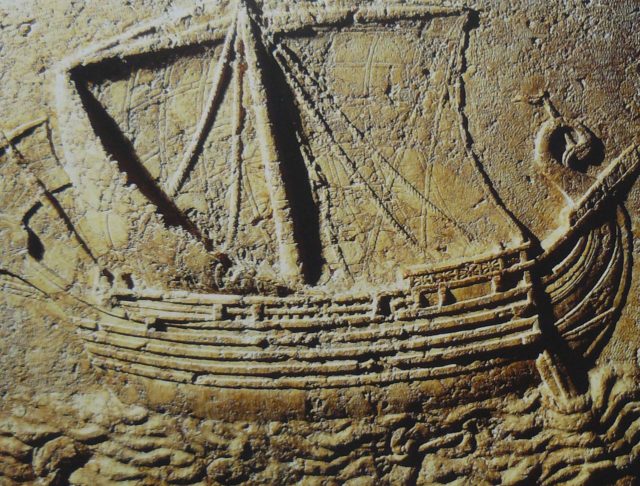 A carving of a Phoenician ship / Author: Elie plus  CC BY-SA 3.0