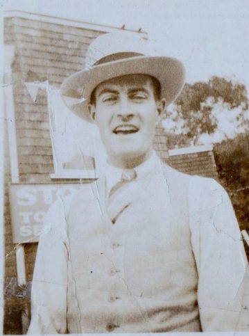 What men wore in the Flapper's era: Peek inside the men's wardrobe of ...