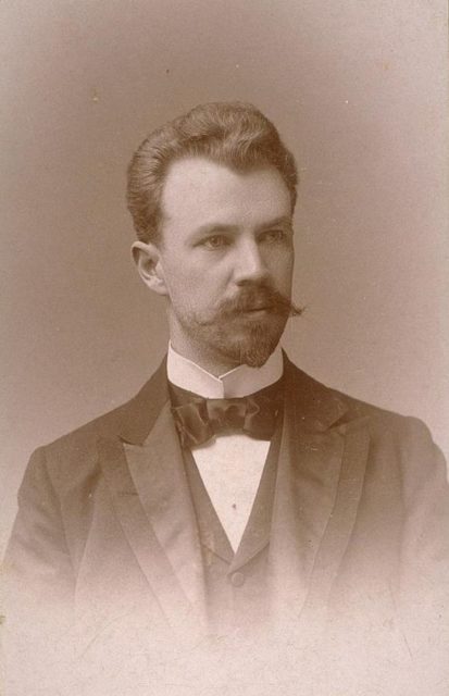 Lincoln Steffens (April 6th, 1866 – August 9th, 1936), American muckraking journalist. The first from McClure’s journalists to throw the muckraking punch at politician William M. Tweed with his article “Tweed Days in St. Louis”. He addressed the corruption and bribery in the politician’s long career