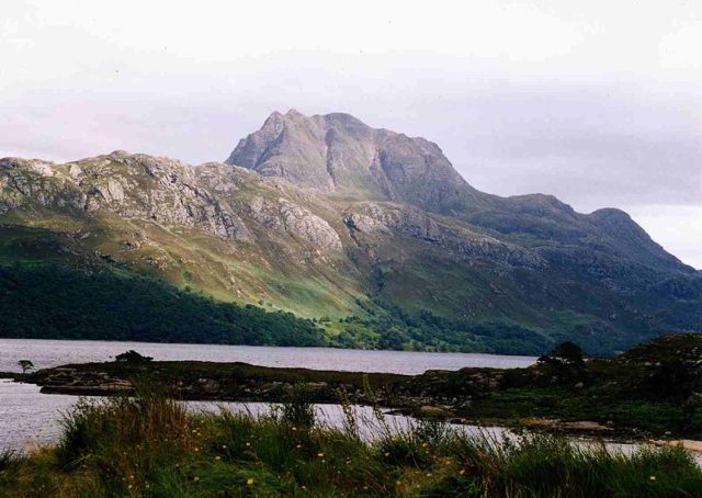 Mount Slioch seen from the shore of Loch Maree. Photo by Mick Knapton CC BY-SA 3.0