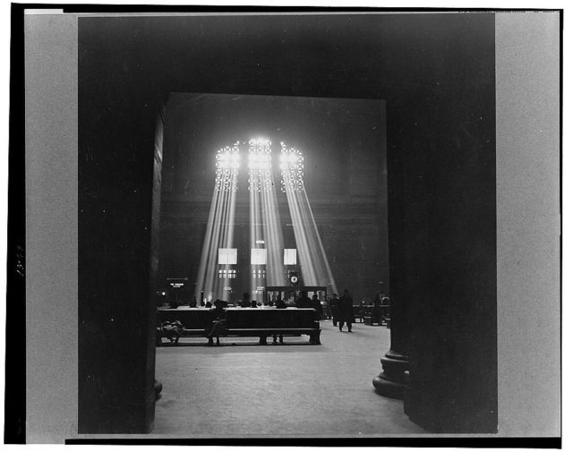 Chicago, Illinois. Union Station waiting room Photo Credit