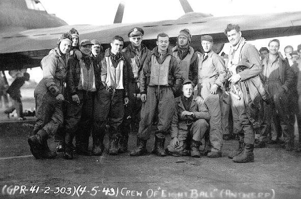 Clark Gable in the US Air Force (on the right)