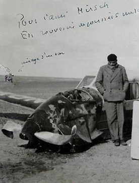 Saint-Exupéry next to his crashed Simoun