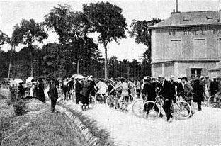 Café au Reveil Matin in Paris, 1903 Tour de France.