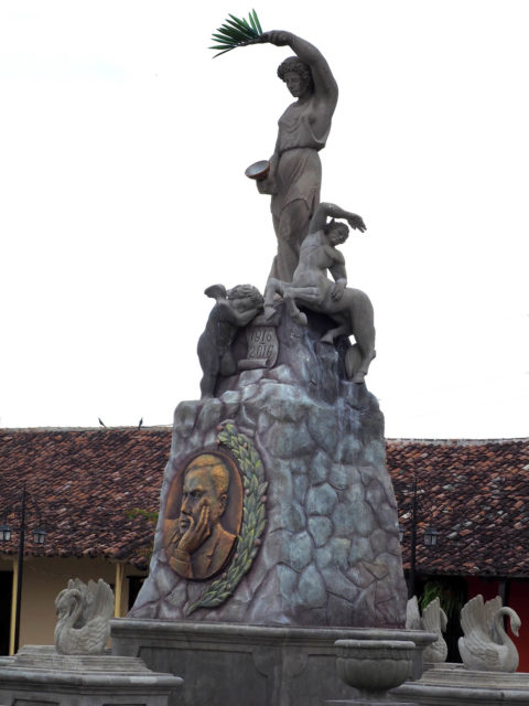 Ruben Dario in Nicaragua. Monument in Granada.Picture: © Geoff Moore/ www.thetraveltrunk.net