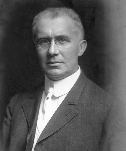 Emile Berliner (May 20, 1851 – August 3, 1929), German-born American inventor, best known for inventing the flat disc phonograph record and the Gramophone. He founded the United States Gramophone Company in 1894.