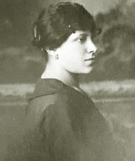 Side portrait of Emma Morano.