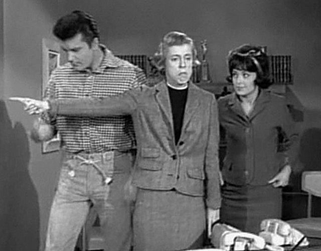 Sharon Tate (at right wearing a dark wig) as Janet Trego in the 1964 Giant Jackrabbit episode of The Beverly Hillbillies with Max Baer, Jr. and Nancy Kulp