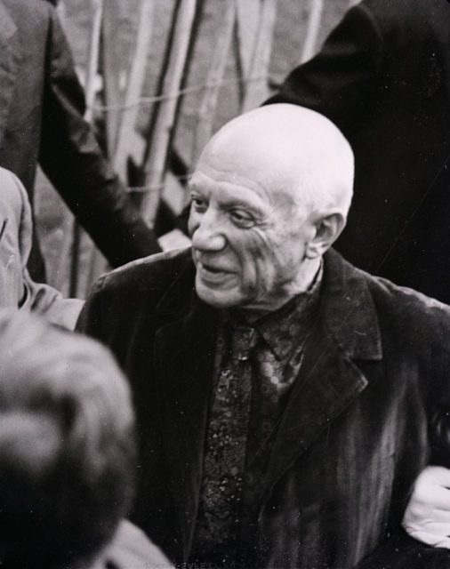 Pablo Picasso photographed in 1953 by Paolo Monti during an exhibition at Palazzo Reale in Milan (Fondo Paolo Monti, BEIC). Photo Credit