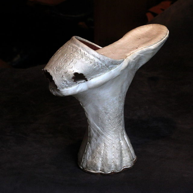 Reconstruction of a Venitian chopine, after models from the 16th Century. On display at the Shoe Museum in Lausanne. Photo Credit Rama & the Shoe Museum in Lausanne -CC BY-SA 2.0 fr