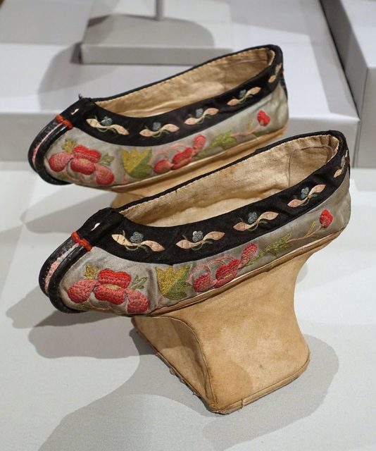 The Manchu “flower bowl” or “horse-hoof” shoes designed to imitate bound feet, the mid 1880s
