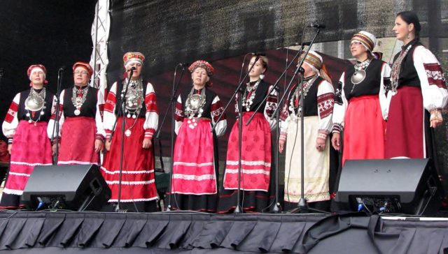 Seto women singing at the “Open the stage, Tallinn!”. The ‘lauluima’ (singing mother) is the lead singer of a Seto ‘leelo'” choir which performs traditional polyphonic songs. Seto singing tradition is considered by UNESCO to be part of the world’s intangible cultural heritage, photo credit