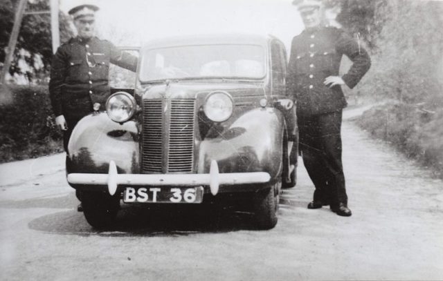 Inverness-shire Constabulary car BST36 and 2 PCs circa 1948 Author: Dave Conner CC BY 2.0