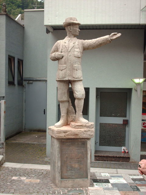 Statue of Richard Schirrmann in Altena   photo credit