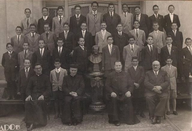 Jorge Mario Bergoglio (fourth boy from the left on the third row from the top) at age 12, while studying at the Salesian College