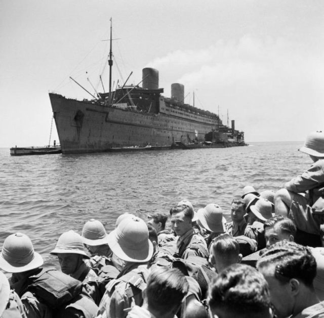 British troops arrive in the Middle East having been transported by the liner QUEEN ELIZABETH, 22 July 1942.