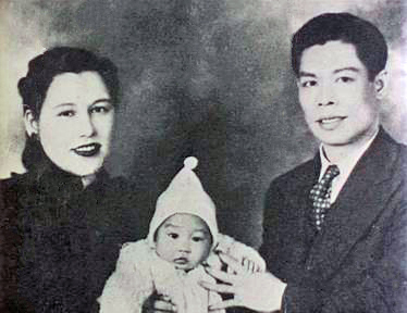 Bruce Lee as a baby with his parents