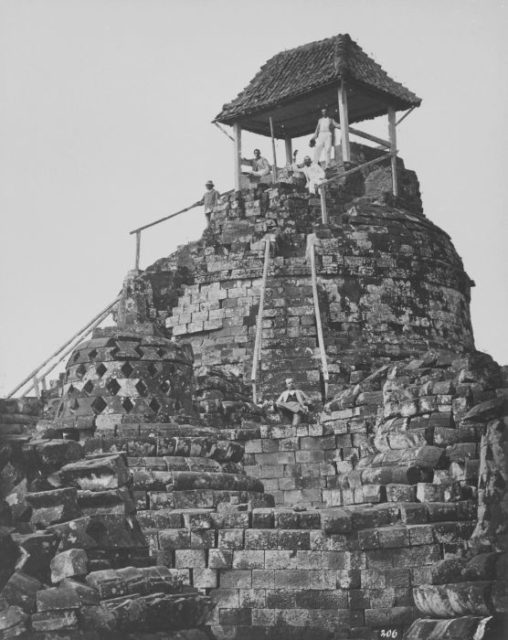 Borobudur’s main stupa in mid 19th-century, a wooden deck had been installed above the main stupa. Photo Credit