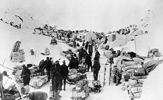 Klondikers and their supplies at the US-Canada border on the Chilkoot Pass, 1898