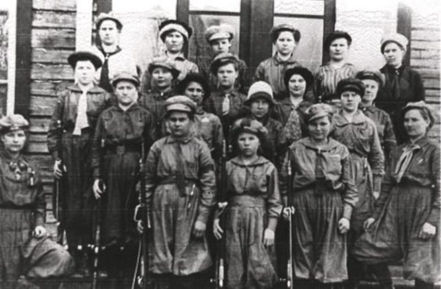 Pyhtää Women’s Guard which fought the Germans in the Kyminlinna Fort